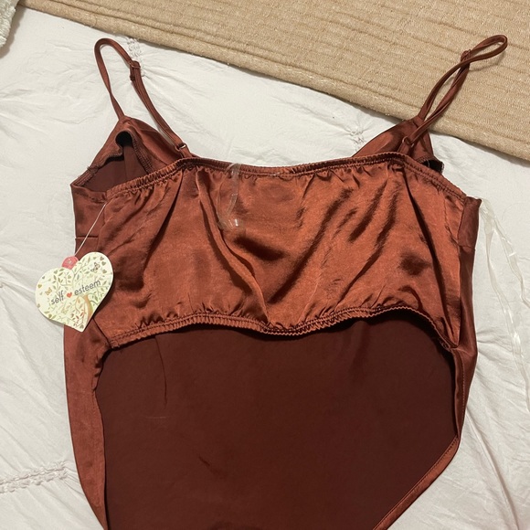 Strapless Triangle Crop Top with open back - Picture 3 of 3